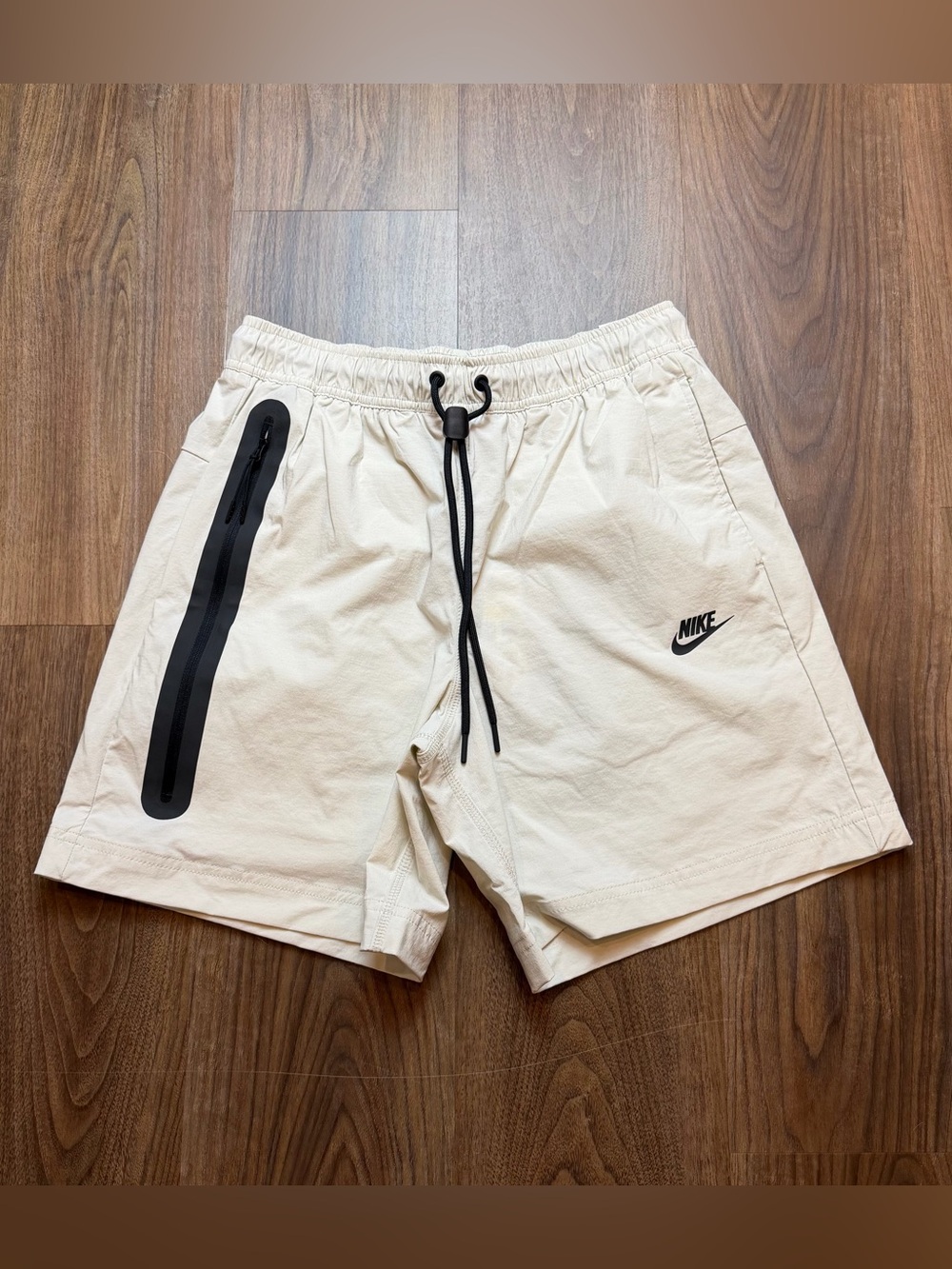 NEW Nike Tech Woven Shorts Light Bone Sail Ivory HQ0470-072 Men’s Size Small